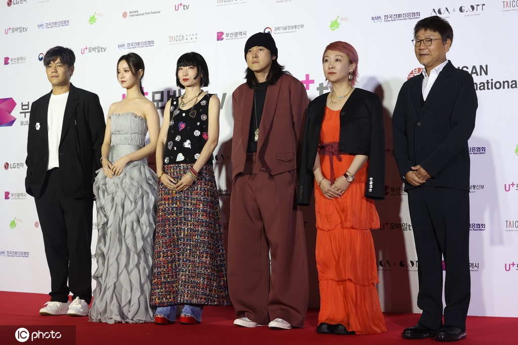 《再见了,李》定于12.1日,在七人组的《魔法世家》上演