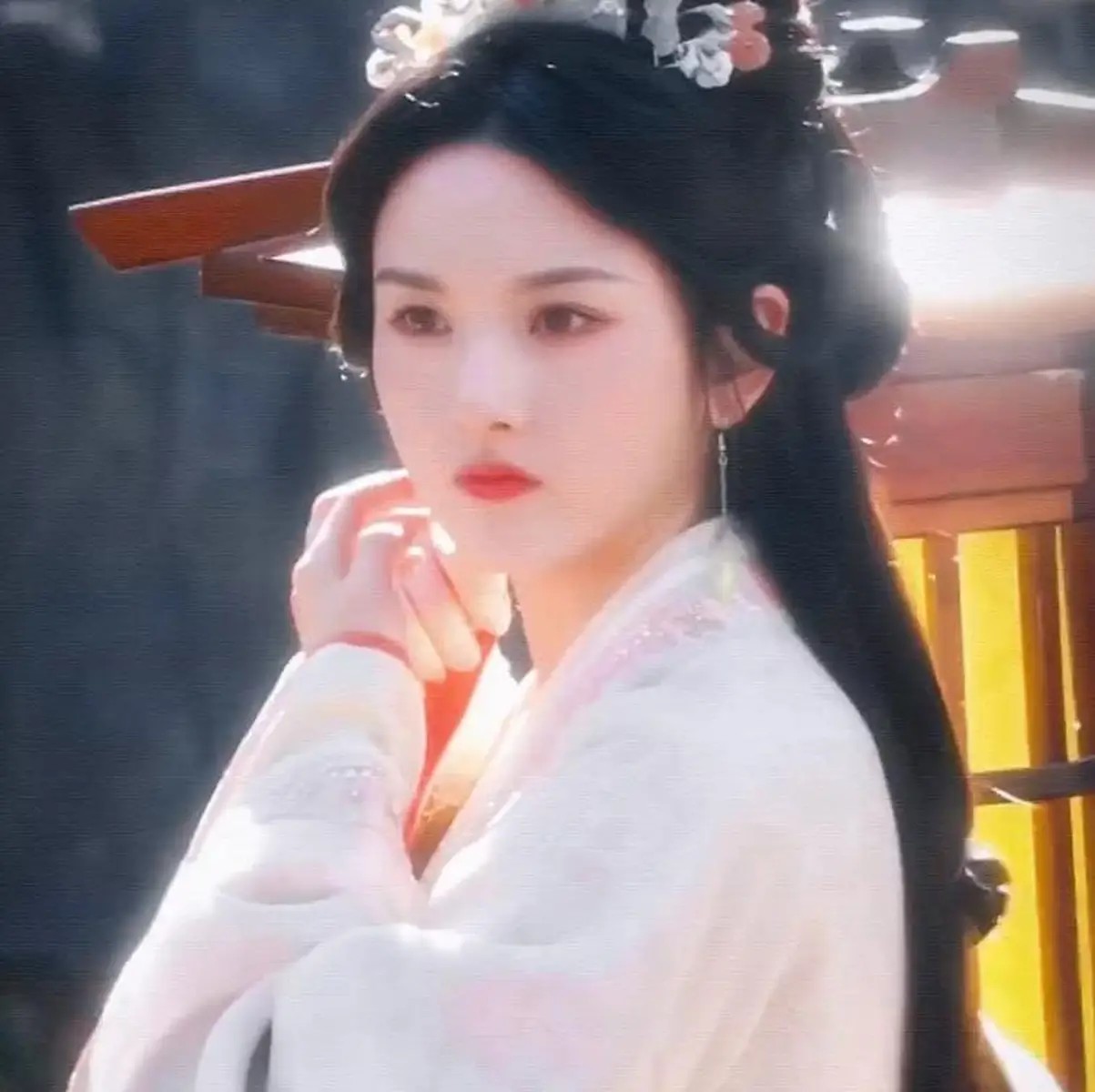 张庭15岁女儿逆袭成“高级模特脸”