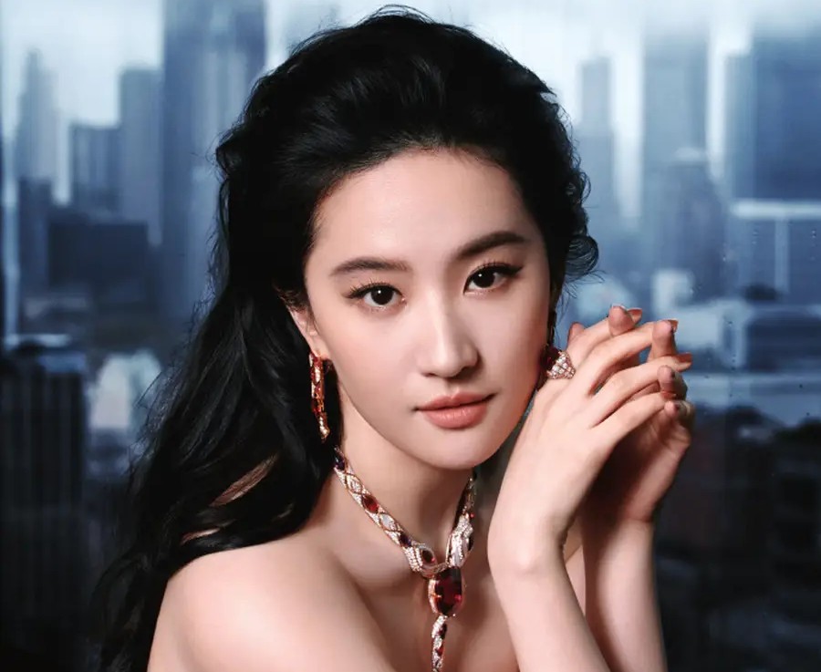 宣璐回应与汪卓成恋情传闻：澄清“牵手照”系朋友聚餐，否认恋爱关系