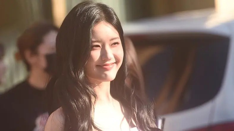 韩女团成员陷医美风波:一场关于颜值与舆论的激烈交锋