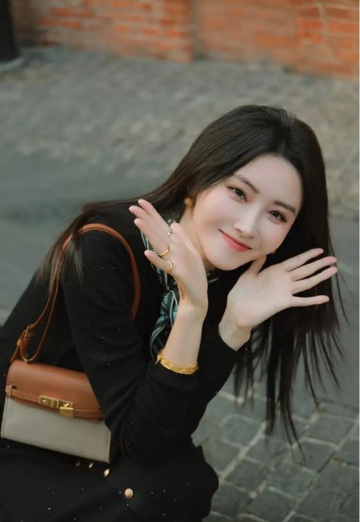 TVB第一期训练班聚会！70岁TVB前女星近照曝光！曾演《天龙八部》《鹿鼎记》