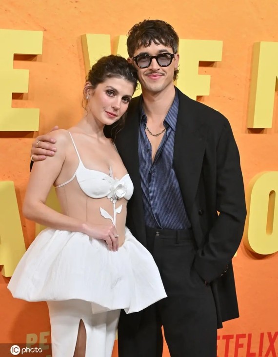 TVB视帝张振朗与女友杨偲泳同居5年好事将近！坦言“随时可结婚”，事业爱情双丰收