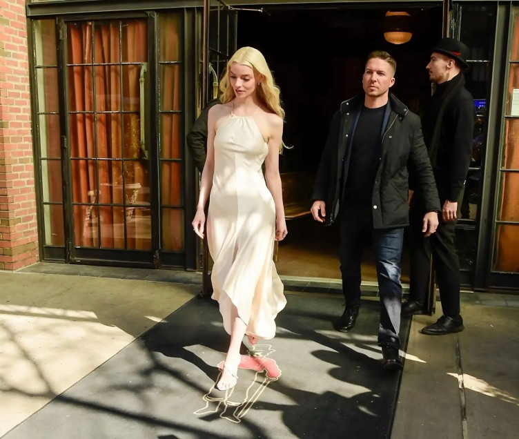 《逐玉》直到俞宝儿投奔谢征，陶太傅查清樊长玉父母身份，才明白，樊长玉为何要去救俞浅浅，要当大将军