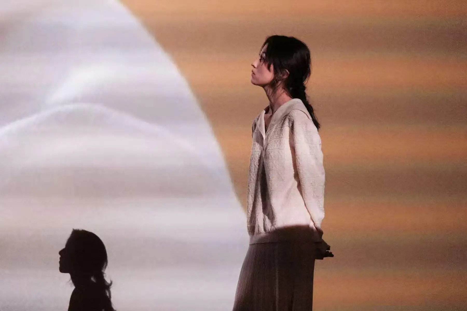 李艺彤方回应出演短剧：参与拍摄的为精品中剧，系深圳广电重点项目